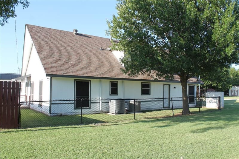 121 Port O Call Court, Runaway Bay TX 76426 - Photo 36