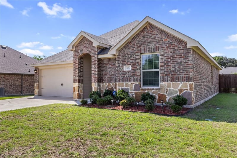 1804 Pecan Valley Drive, Kaufman TX 75142 - Photo 2