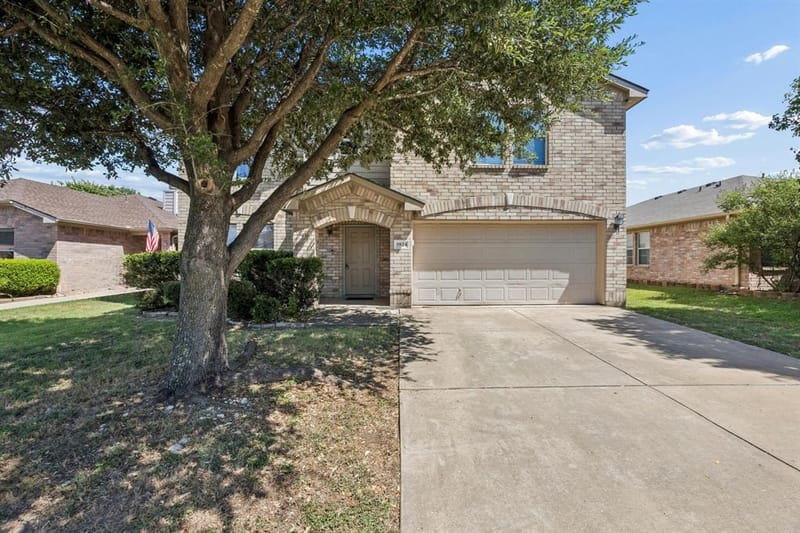 3924 Estrella Court, Fort Worth TX 76106 - Photo 2