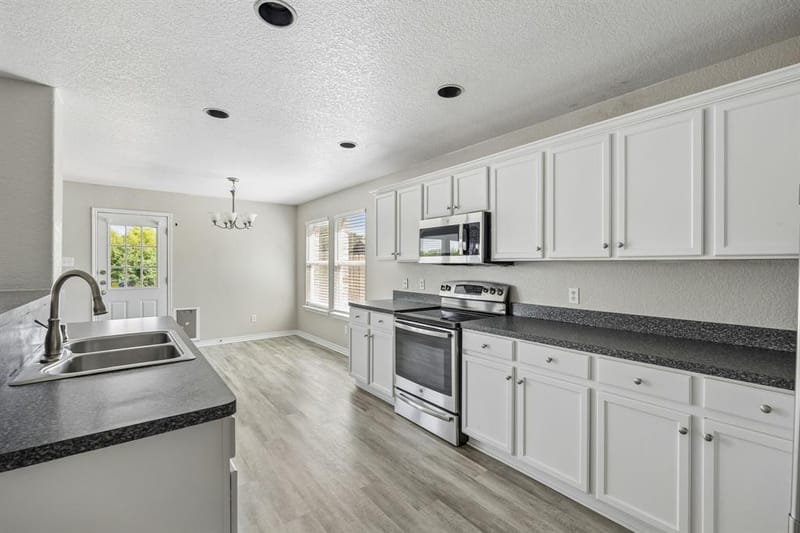 3924 Estrella Court, Fort Worth TX 76106 - Photo 11