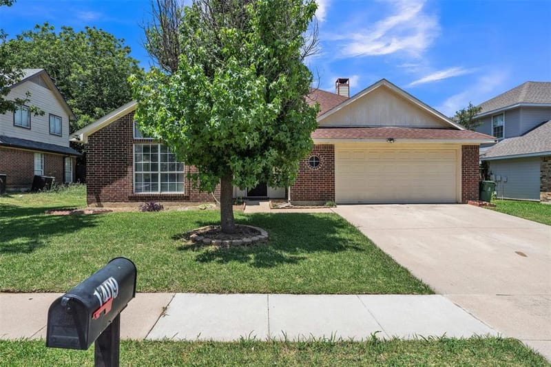 1409 Prentice Street, Arlington TX 76018 - Photo 2