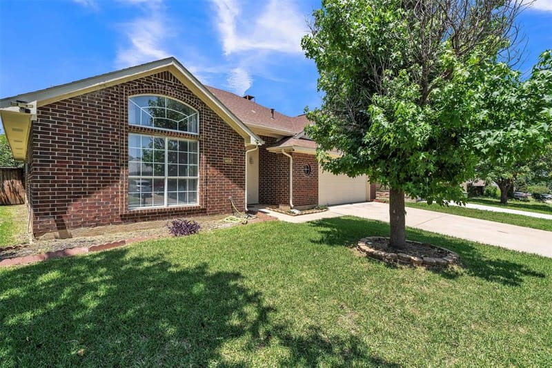 1409 Prentice Street, Arlington TX 76018 - Photo 3