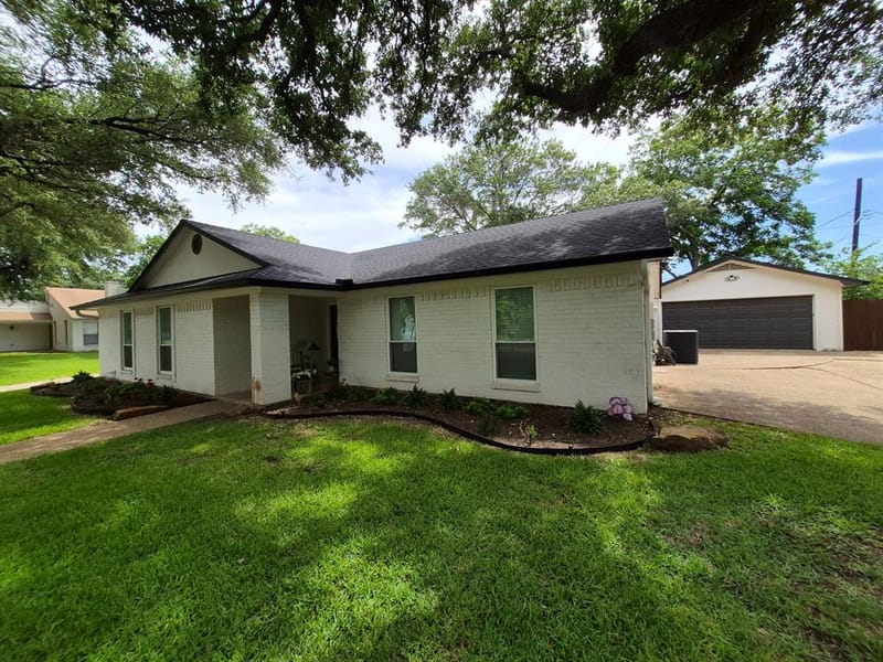 405 W Lindenwood Lane, Hewitt TX 76643 - Photo 2
