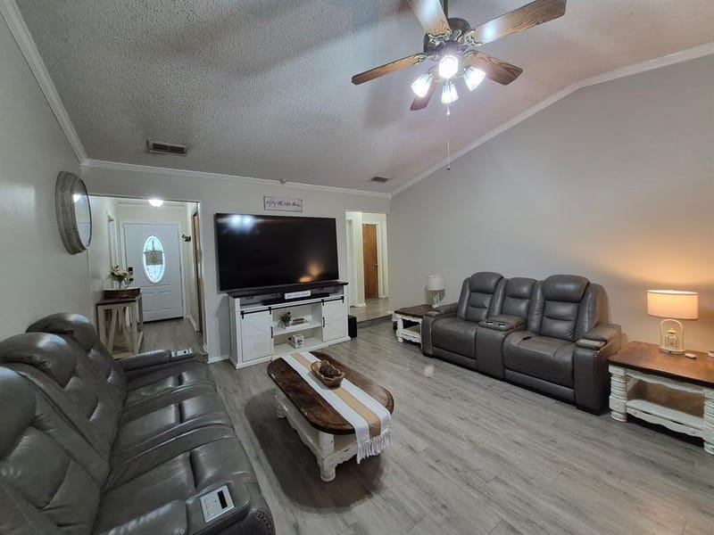 405 W Lindenwood Lane, Hewitt TX 76643 - Photo 5