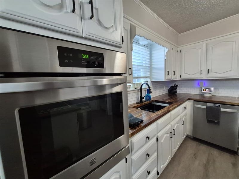405 W Lindenwood Lane, Hewitt TX 76643 - Photo 11