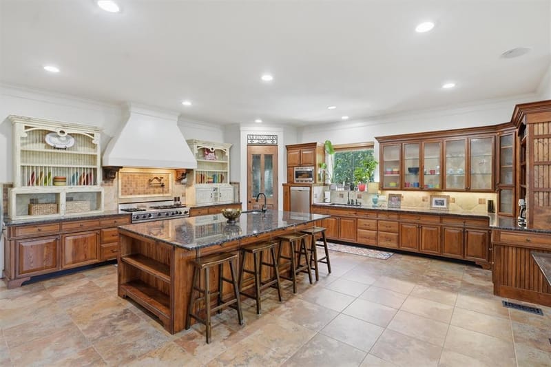 6710 Westover Drive, Granbury TX 76049 - Photo 11