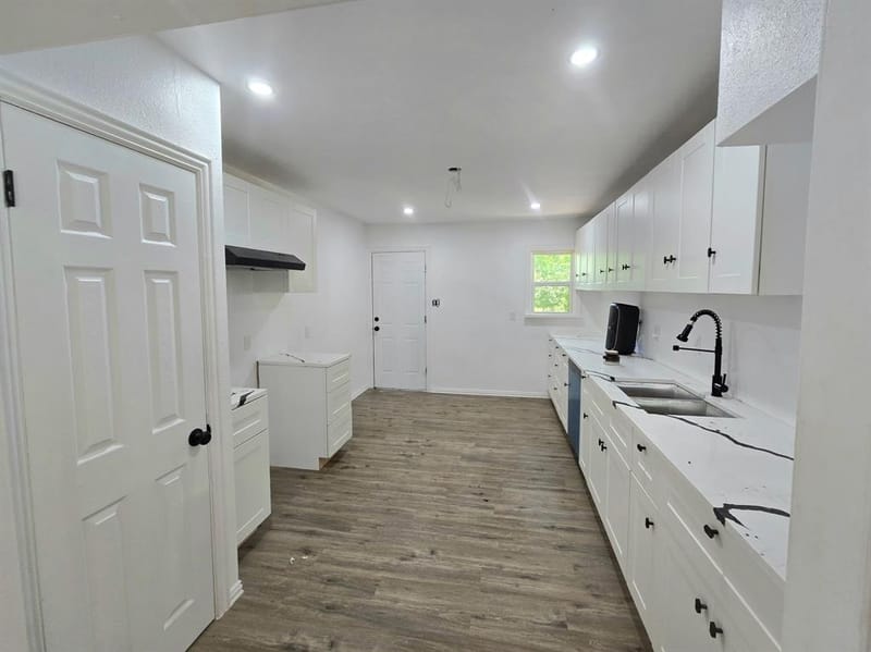 404 W Hillcrest Street, Keene TX 76059 - Photo 7