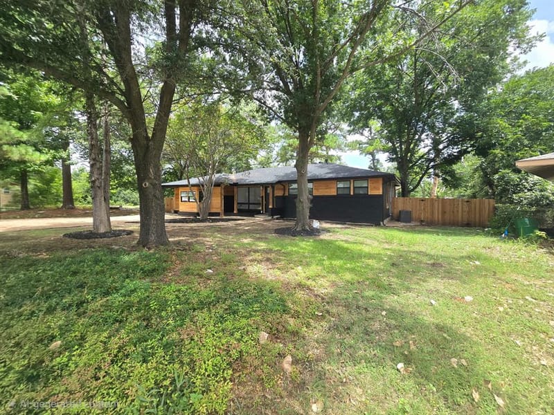 404 W Hillcrest Street, Keene TX 76059 - Photo 3