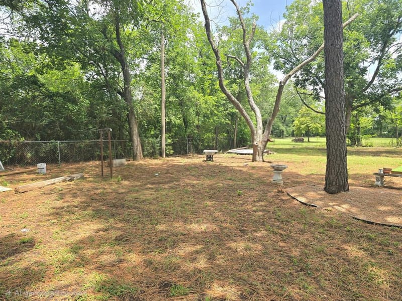 404 W Hillcrest Street, Keene TX 76059 - Photo 32