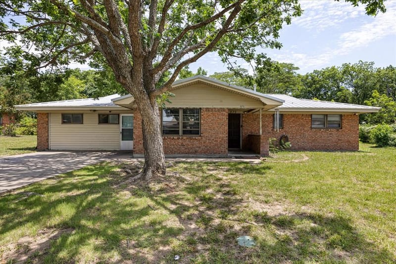 575 N Charlotte Avenue, Stephenville TX 76401