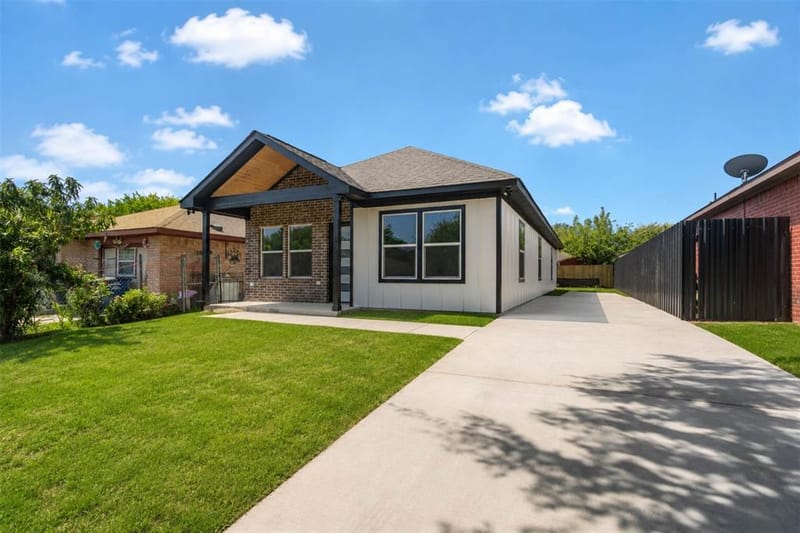 9704 Valley Mills Lane, Dallas TX 75227 - Photo 2