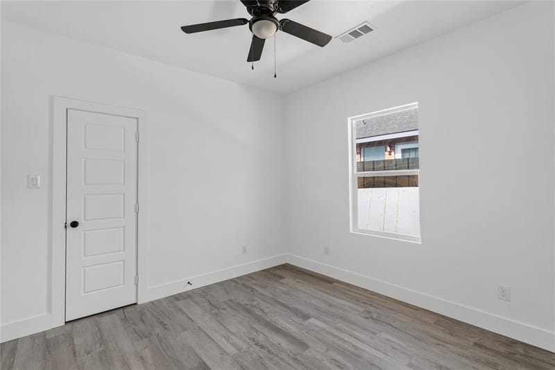 9704 Valley Mills Lane, Dallas TX 75227 - Photo 17