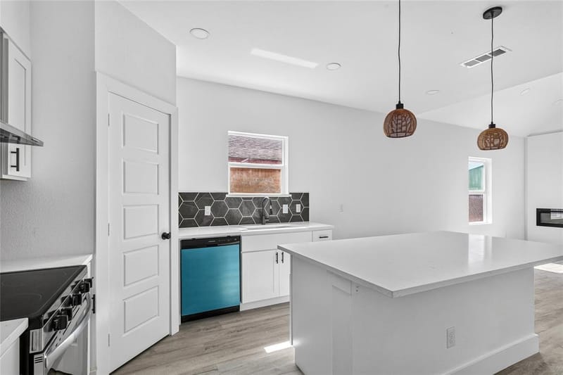 9704 Valley Mills Lane, Dallas TX 75227 - Photo 10