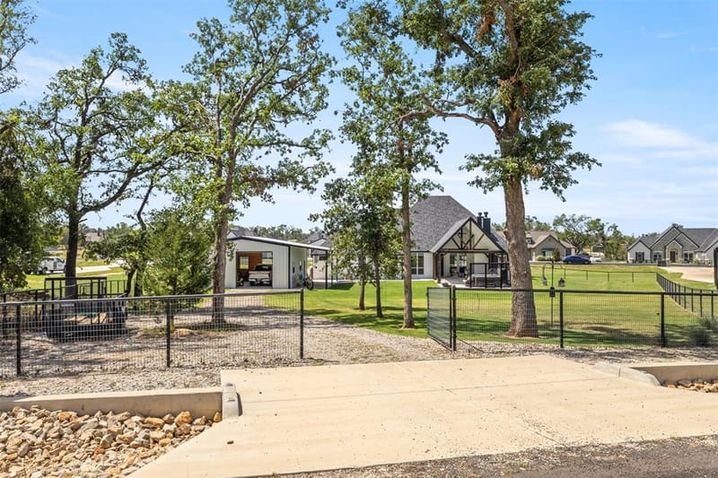 628 Winkler Way, Springtown TX 76082 - Photo 32