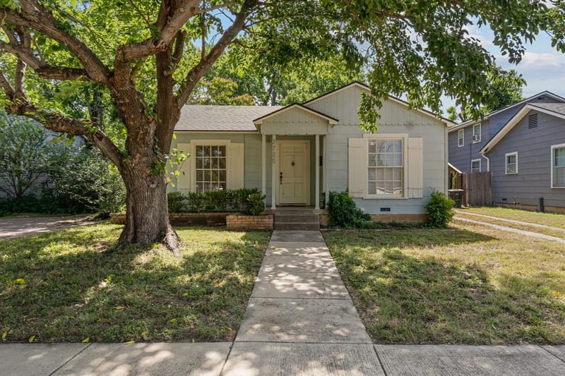 2725 Wayside Avenue, Fort Worth TX 76110 - Photo 2