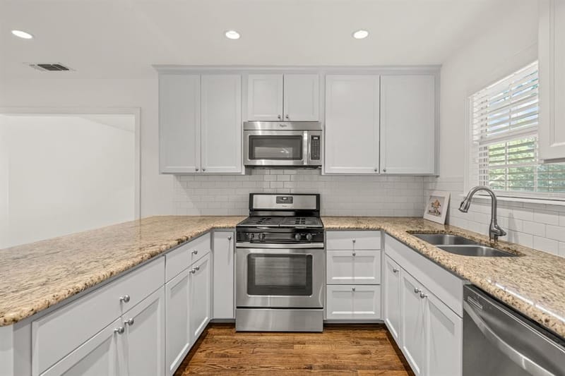 2725 Wayside Avenue, Fort Worth TX 76110 - Photo 11