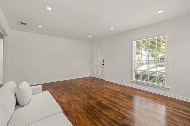 2725 Wayside Avenue, Fort Worth TX 76110 - Photo 4