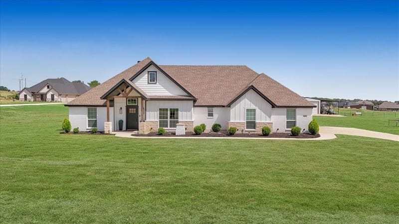 1005 Paradise Parkway, Poolville TX 76487 - Photo 2