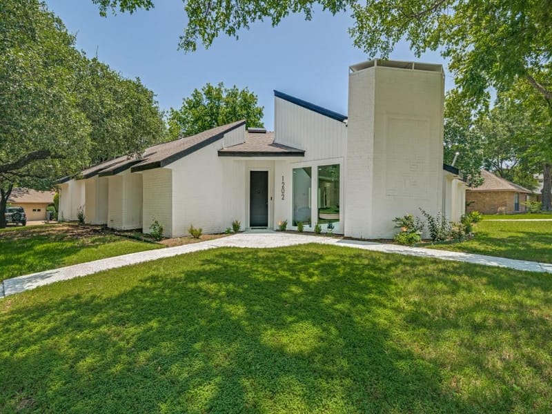 1202 Quail Hollow Drive, Garland TX 75043 - Photo 4