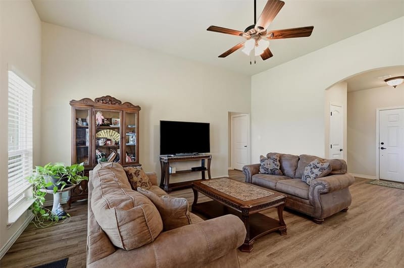 816 E Northside Drive, Pilot Point TX 76258 - Photo 9