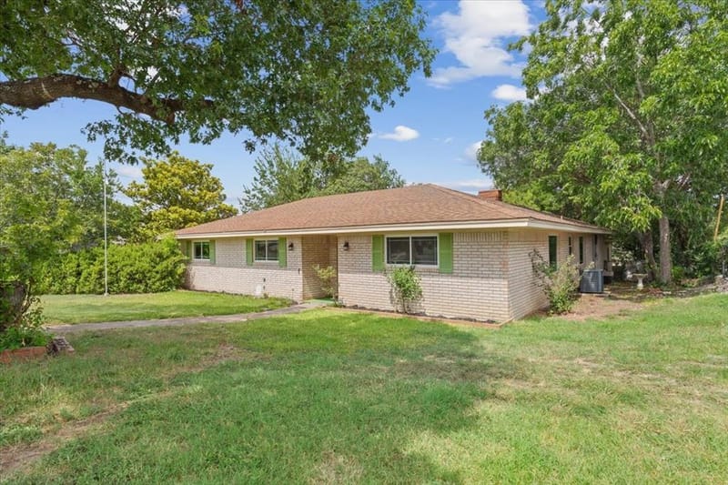849 Arlington Drive, Woodway TX 76712 - Photo 4