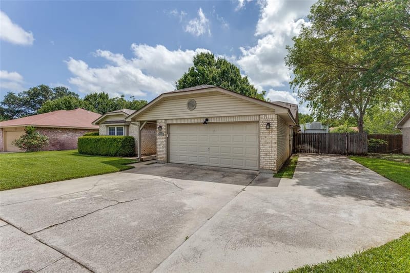 413 Goldfinch Drive, Fort Worth TX 76108 - Photo 2