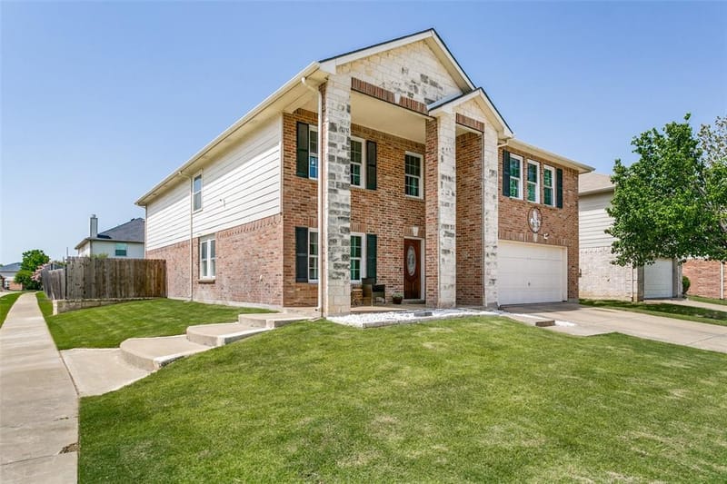 4548 Martingale View Lane, Fort Worth TX 76244 - Photo 2