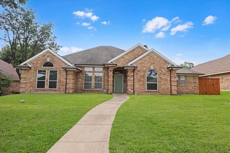 1520 Nettleton Drive, DeSoto TX 75115 - Photo 2