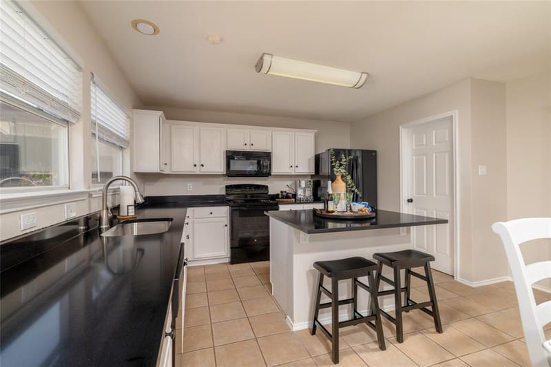 5916 Wisdom Creek Drive, Dallas TX 75249 - Photo 15