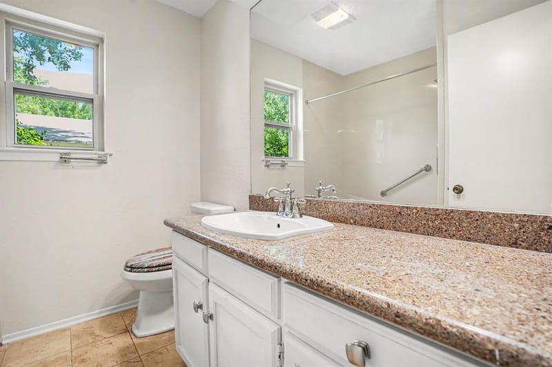 2721 Lucas Drive, Arlington TX 76015 - Photo 17