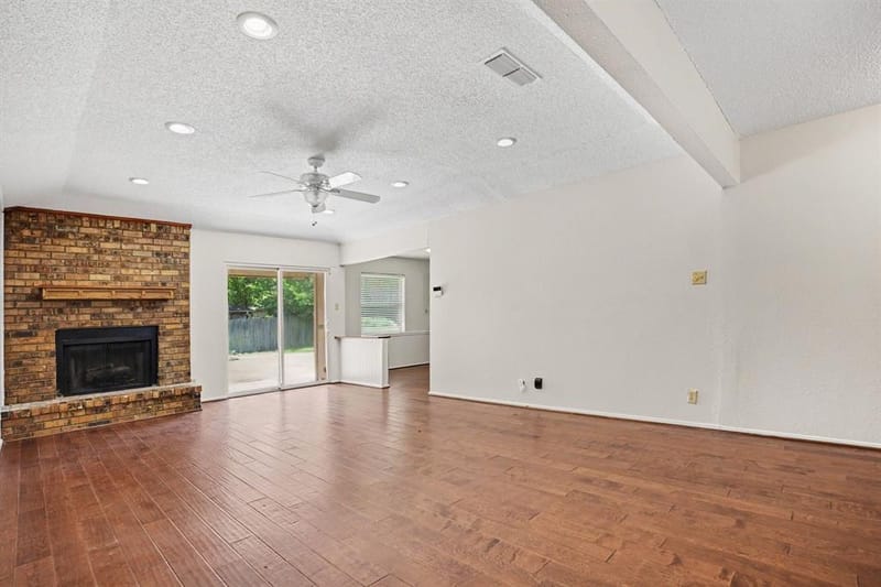 2721 Lucas Drive, Arlington TX 76015 - Photo 5