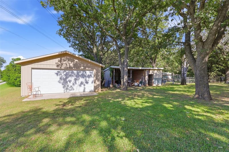 112 Spanish Trail, Weatherford TX 76088 - Photo 2