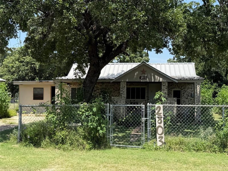 2803 Avenue C, Brownwood TX 76801 - Photo 2