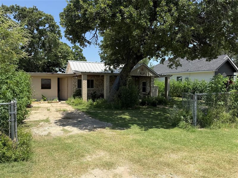 2803 Avenue C, Brownwood TX 76801