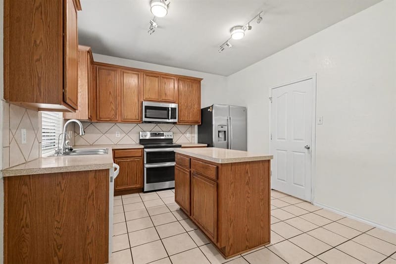 3425 Hermalinda Drive, Denton TX 76207 - Photo 10