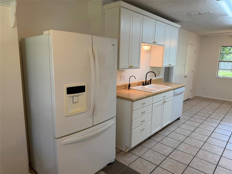504 Austin Drive, Mineral Wells TX 76067 - Photo 6