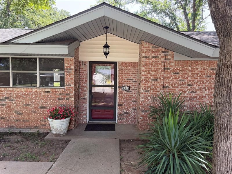 504 Austin Drive, Mineral Wells TX 76067 - Photo 3