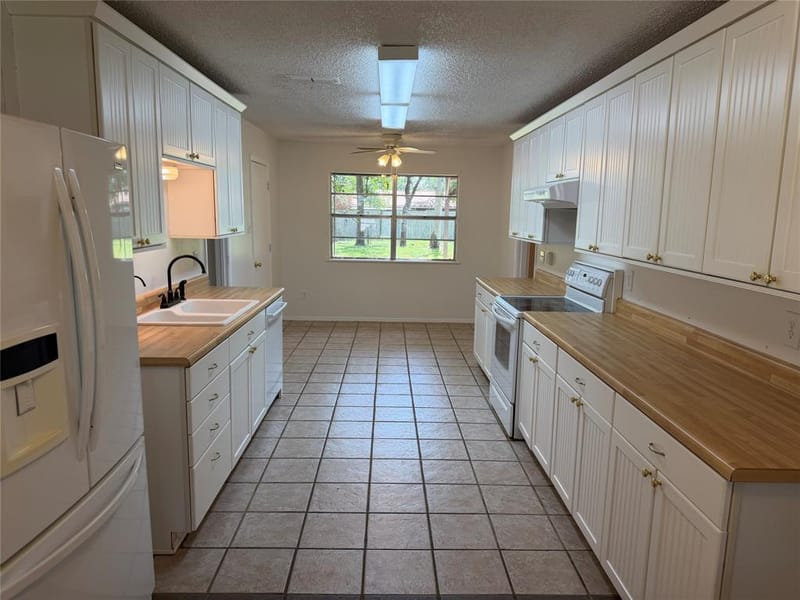 504 Austin Drive, Mineral Wells TX 76067 - Photo 5