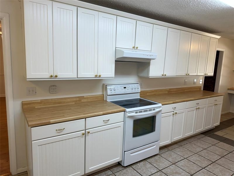 504 Austin Drive, Mineral Wells TX 76067 - Photo 9