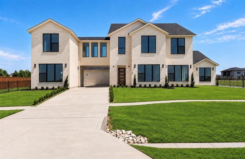 349 Valley Trail, Red Oak TX 75154 - Photo 2