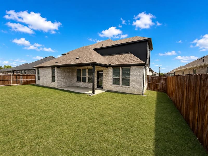 136 Bowling Green Avenue, Red Oak TX 75154 - Photo 2