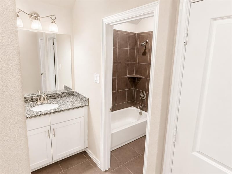 136 Bowling Green Avenue, Red Oak TX 75154 - Photo 13