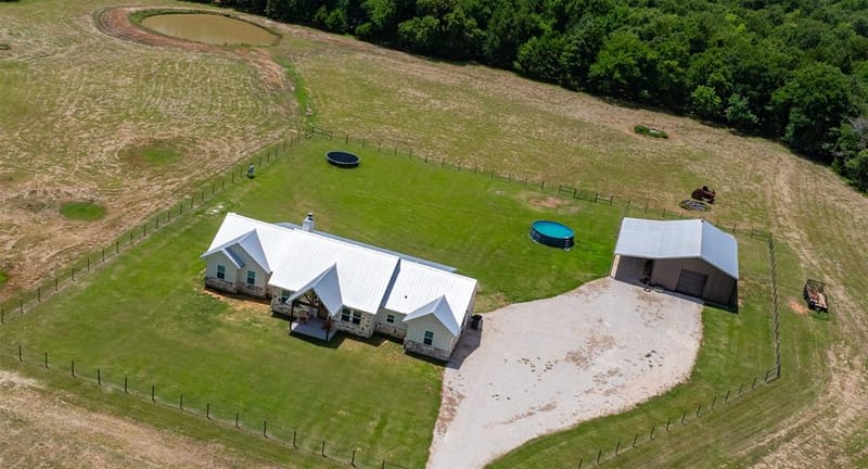 405 County Road 156, Whitesboro TX 76273 - Photo 7