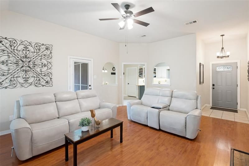 521 Wild Springs Drive, Midlothian TX 76065 - Photo 2
