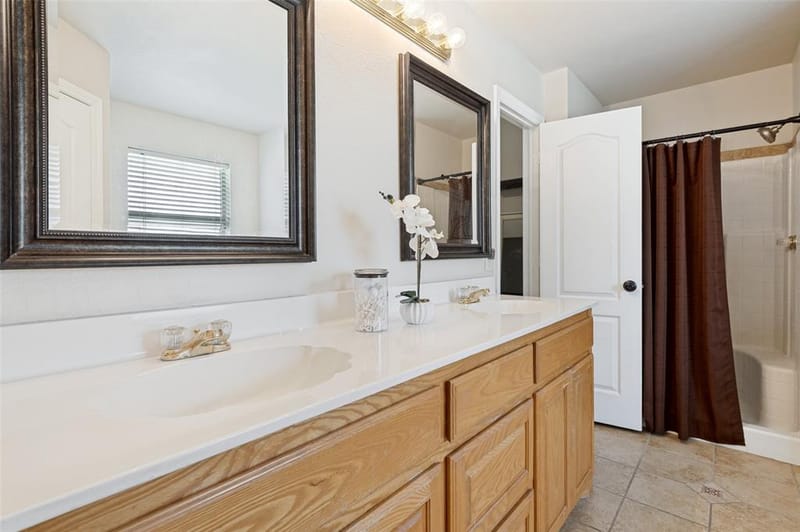 521 Wild Springs Drive, Midlothian TX 76065 - Photo 7