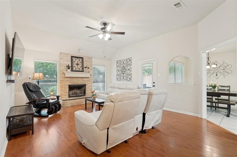 521 Wild Springs Drive, Midlothian TX 76065 - Photo 3