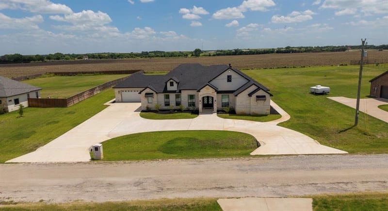 8224 Harvest Drive, Grandview TX 76050 - Photo 2