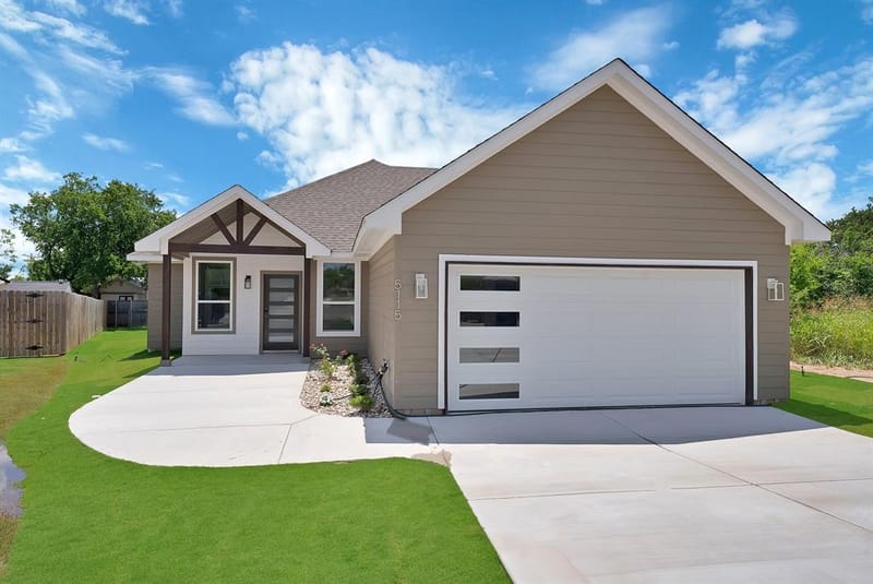 5115 Waterbury Court, Granbury TX 76048 - Photo 2