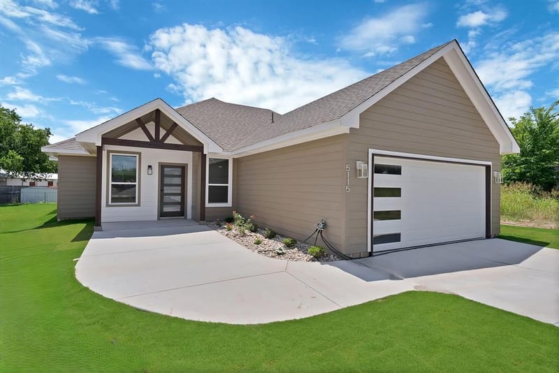 5115 Waterbury Court, Granbury TX 76048 - Photo 3