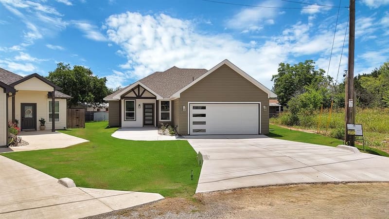 5115 Waterbury Court, Granbury TX 76048 - Photo 4
